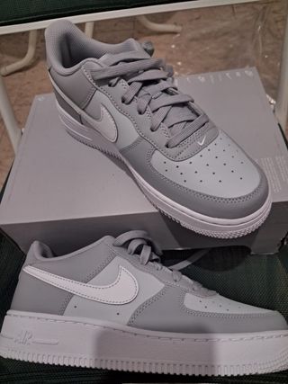 Nike Air Force 1 Gris y Blanco