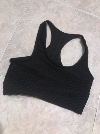 Top deportivo negro texturizado