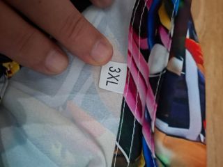 Camisa original con estampado de lápices y clips