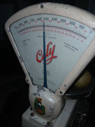 Antigua báscula de comercio