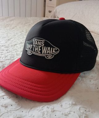 Gorra Vans Trucker Negra y Roja