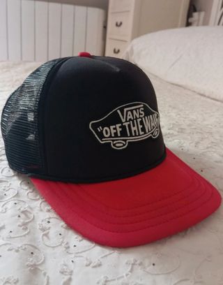 Gorra Vans Trucker Negra y Roja