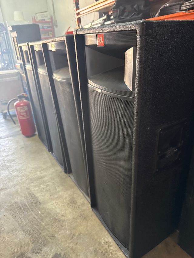 4 Columnas Pasivas JBL TR 225