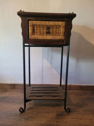 Mesa auxiliar alta madera y metal