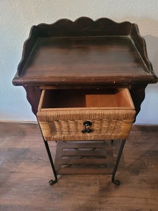 Mesa auxiliar alta madera y metal