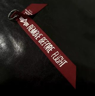 Banda llavero Alpha Industries Remove Before Fligh