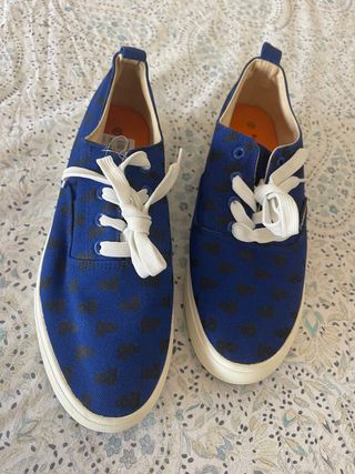 Zapatos azules con estampado negro talla 42