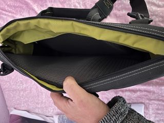 Funda portátil 17” con correa
