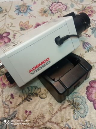 Cámara CCTV ADEMCO con lente AVENIR