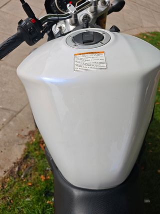 Suzuki GSR750 2011 Blanca