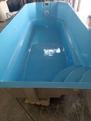 Piscina de poliéster azul