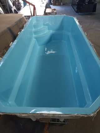 Piscina de poliéster azul