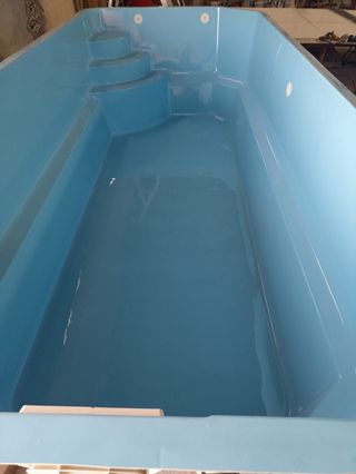 Piscina de poliéster azul