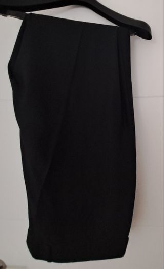 Traje negro talla 60 con chaleco rojo