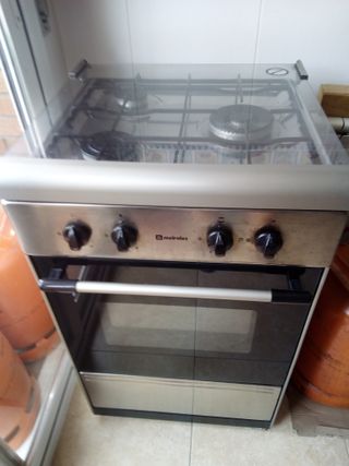 Cocina a gas butano en acero inoxidable