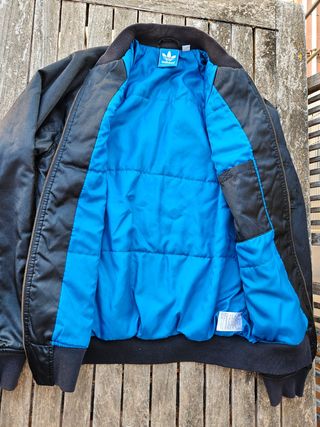 Chaqueta Bomber Adidas Japón Negra Dorada