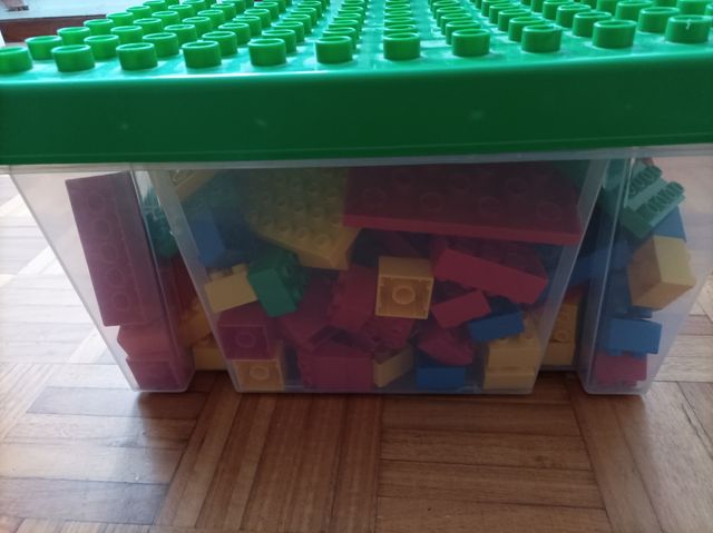 Caja de bloques de construcción con añadidos