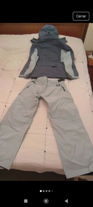 Conjunto de esquí azul y gris