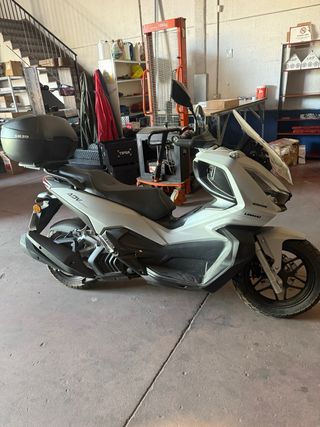 Moto LINHAI Réplica Honda ADV 125cc