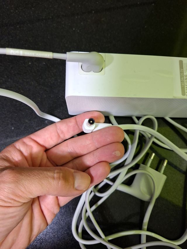 Adaptador Samsung 140W 20V Monitor Odyssey G8