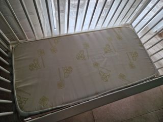 Cuna + Colchón + sábanas + edredón