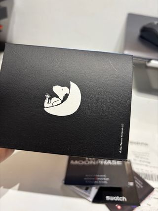 Omega x Swatch MoonSwatch Snoopy Negro