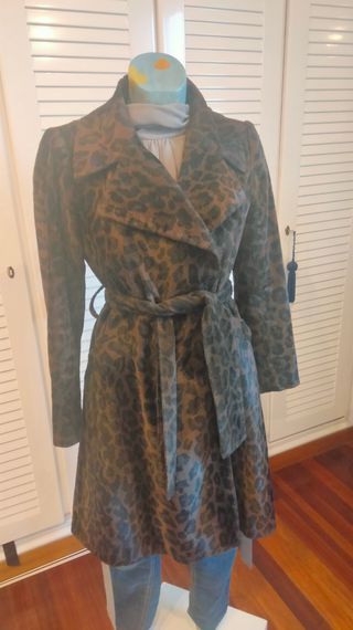 Abrigo estampado leopardo