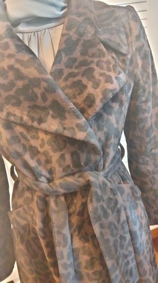 Abrigo estampado leopardo