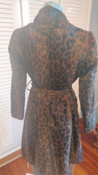 Abrigo estampado leopardo