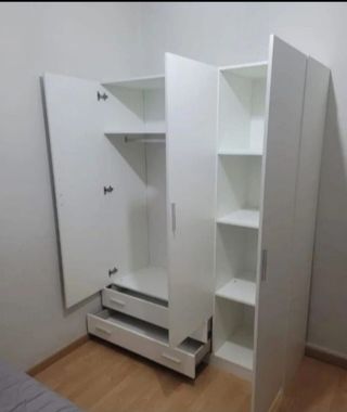 Armario modular madera color beige y marrón