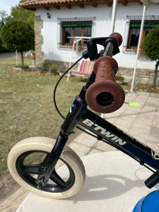 Bicicleta de equilibrio Btwin negra