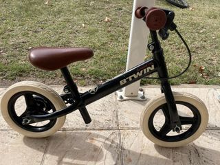 Bicicleta de equilibrio Btwin negra