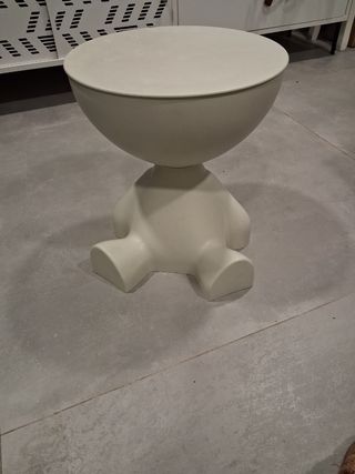 Mesa auxiliar blanca de plástico