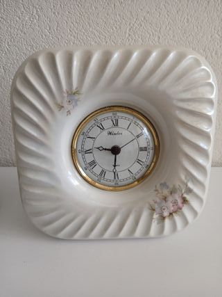 Orologio da tavolo in ceramica bianco vintage