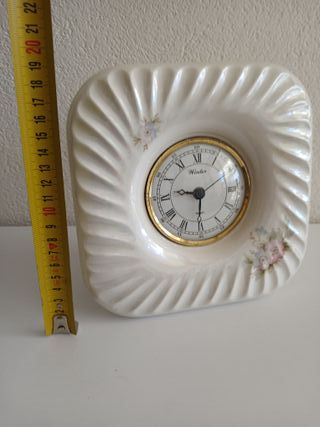 Orologio da tavolo in ceramica bianco vintage