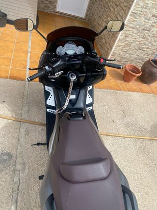 Yamaha T-Max con muy pocos kilómetros solo 24.000