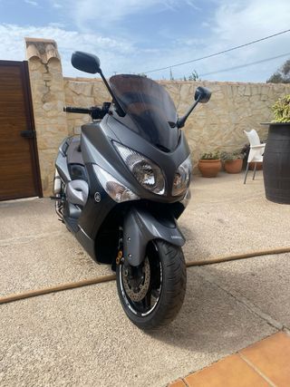 Yamaha T-Max con muy pocos kilómetros solo 24.000