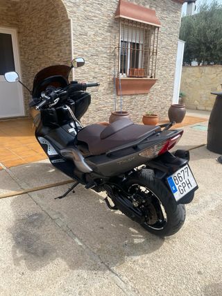 Yamaha T-Max con muy pocos kilómetros solo 24.000