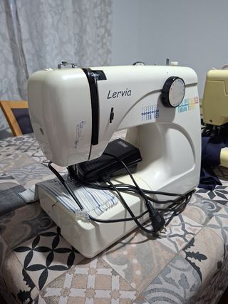 Máquina de coser Lervia