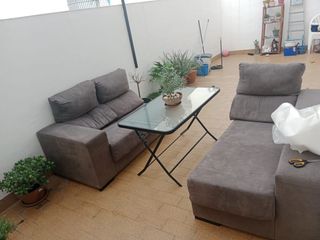 Sofá de tela gris