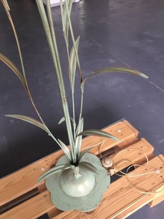 Lampada da terra design floreale