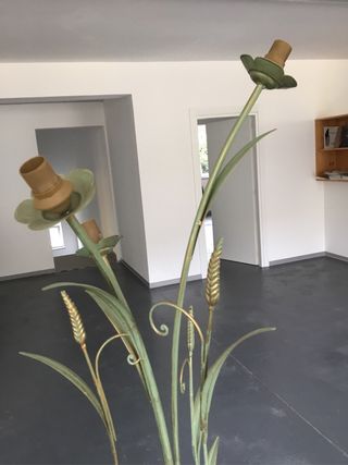 Lampada da terra design floreale