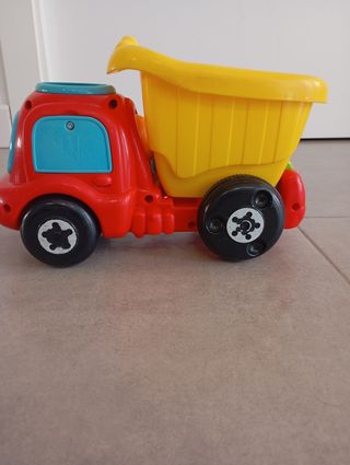 Camión de arrastre infantil amarillo y rojo v tech