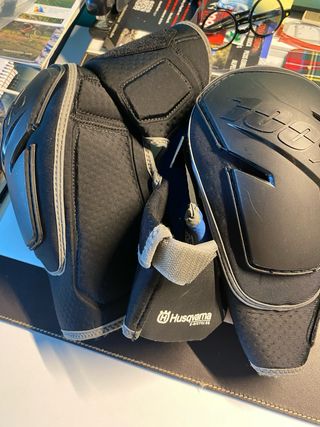 Husqvarna Pathfinder Fortis Rodilleras