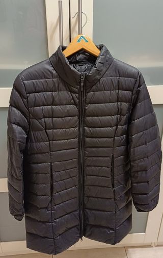 Chaqueta de plumas negra