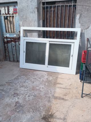 Ventana corredera de aluminio blanca