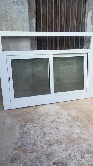 Ventana corredera de aluminio blanca