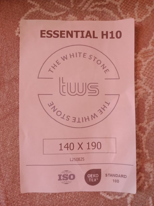 Materasso nuovo 140x190 cm..altezza 10cm.