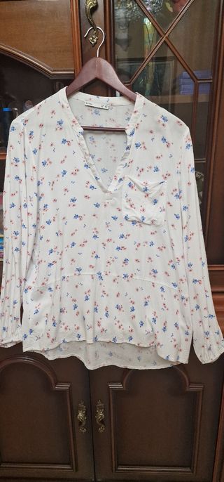 Camisa Bershka floral blanca XL 