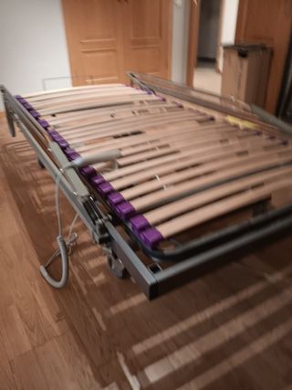 Cama articulada para pacientes
